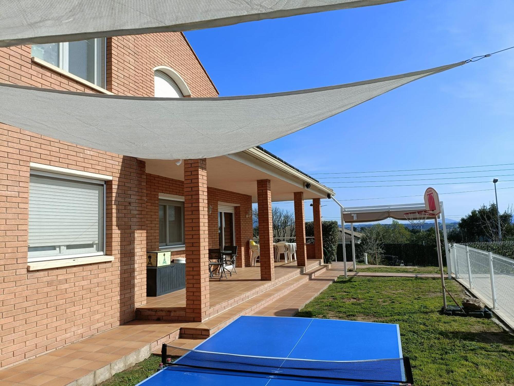 Вилла Casa Con Jardin Y Piscina Privada. Santa Eulalia de Ronsana Экстерьер фото