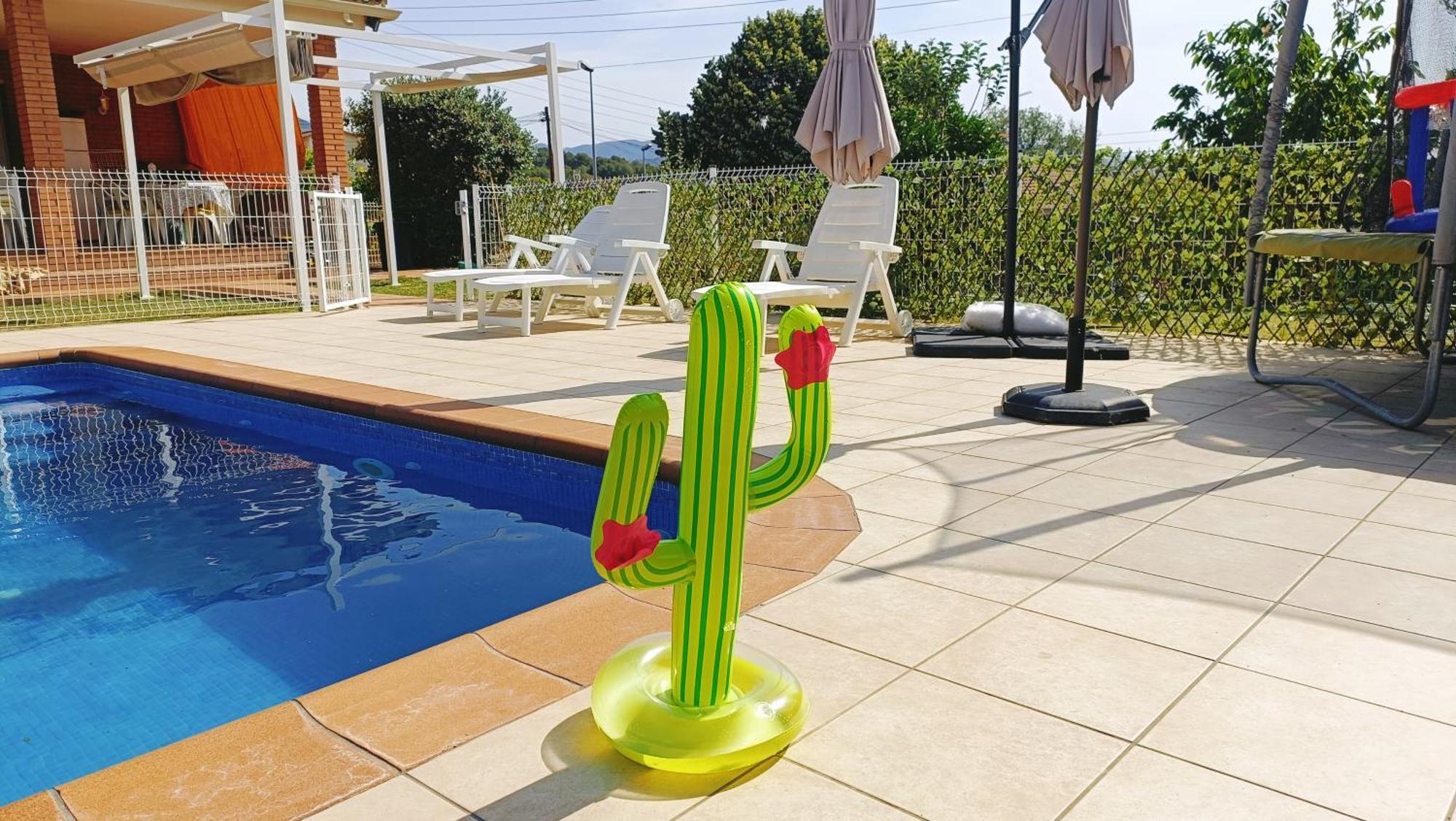 Вилла Casa Con Jardin Y Piscina Privada. Santa Eulalia de Ronsana Экстерьер фото