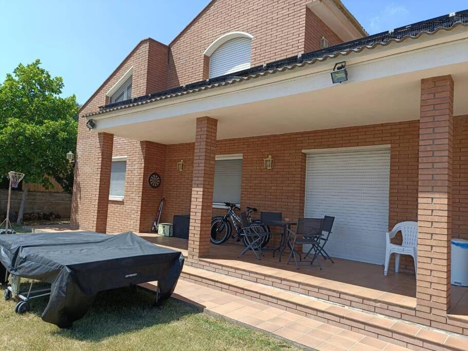 Вилла Casa Con Jardin Y Piscina Privada. Santa Eulalia de Ronsana Экстерьер фото